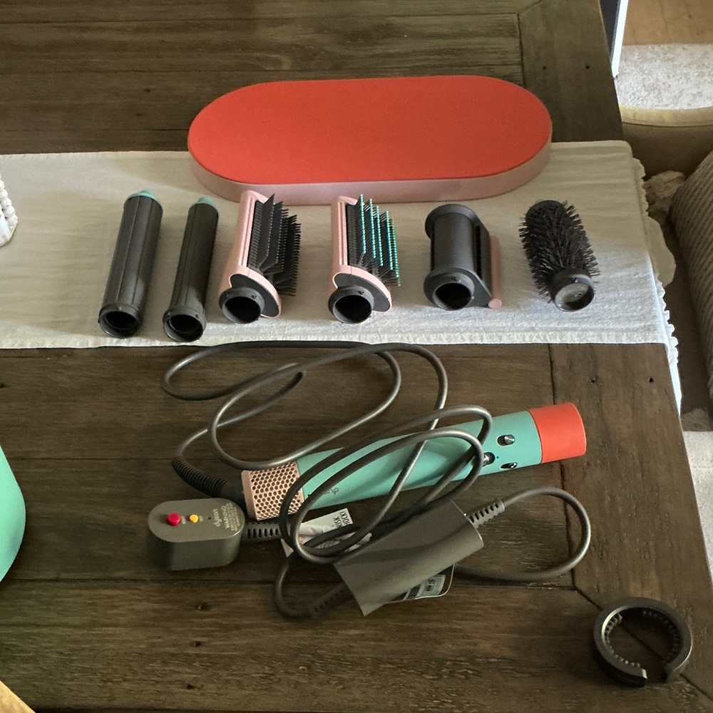 Dyson Multi-Styler in Mint & Coral with Matching Case - Picture 7 of 7